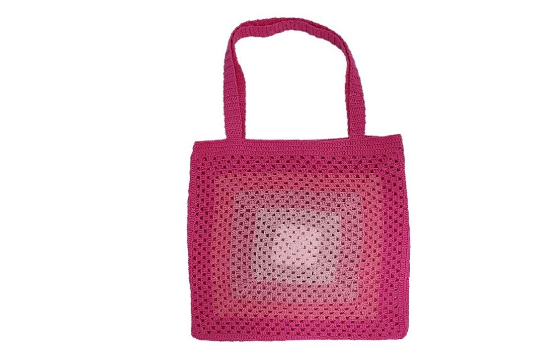 Bolso de crochet en tonos rosas