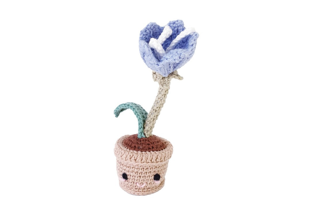 Flor amigurumi azul.
