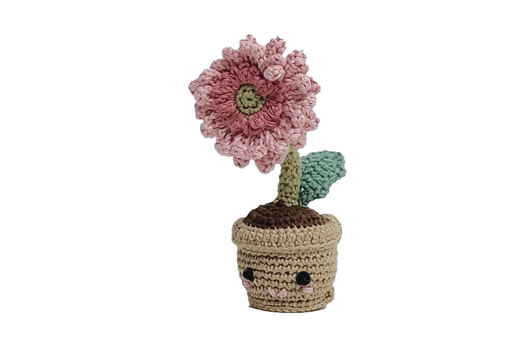 Flor amigurumi en color rosa.