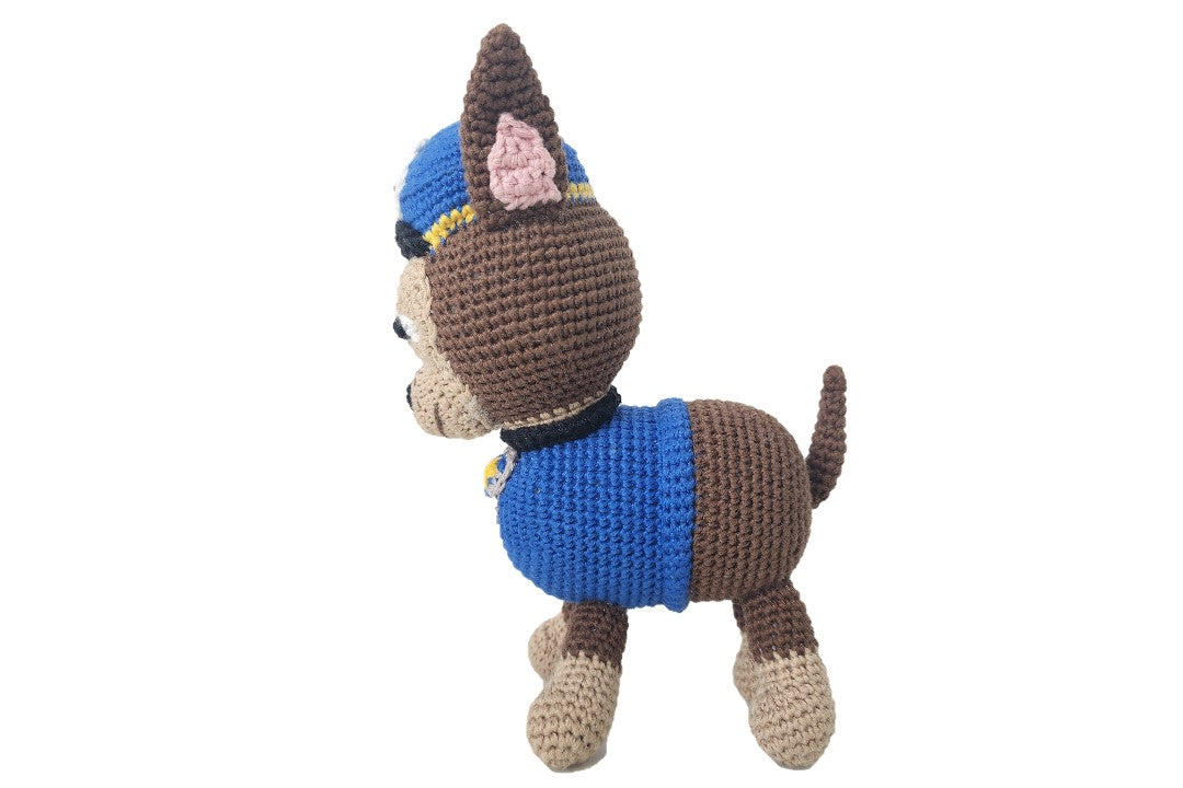 Amigurumi inspirado en Chase, de la Patrulla Canina.